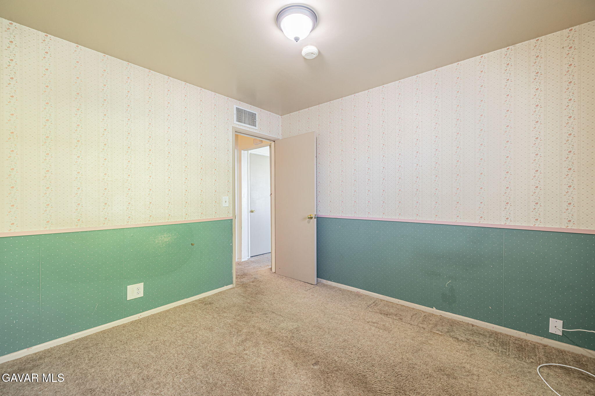 45309 Newtree Avenue Lancaster, CA 93534 - Photo 19 of 35 a view of room and closet