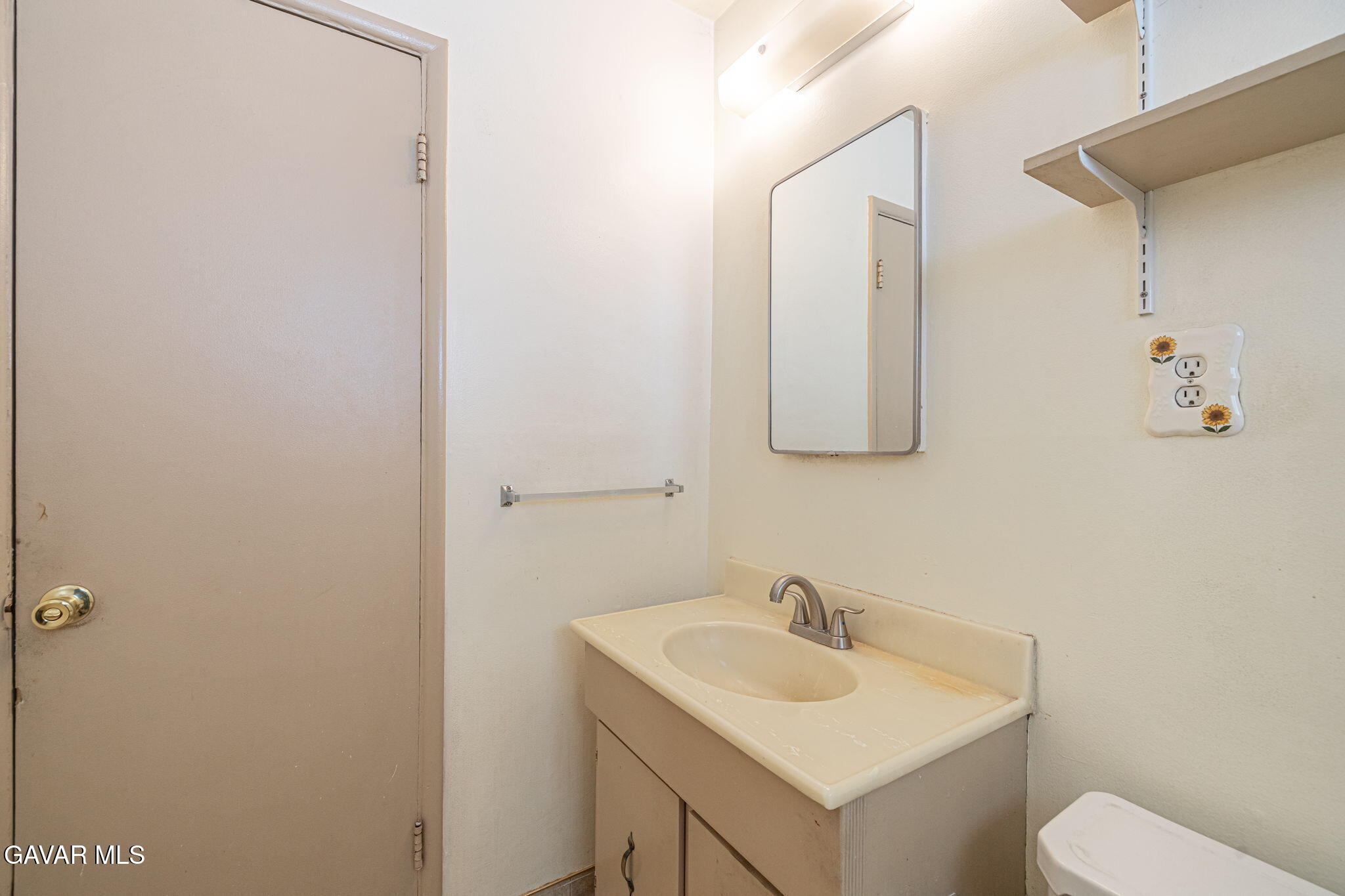 45309 Newtree Avenue Lancaster, CA 93534 - Photo 21 of 35 a bathroom with a toilet sink and mirror