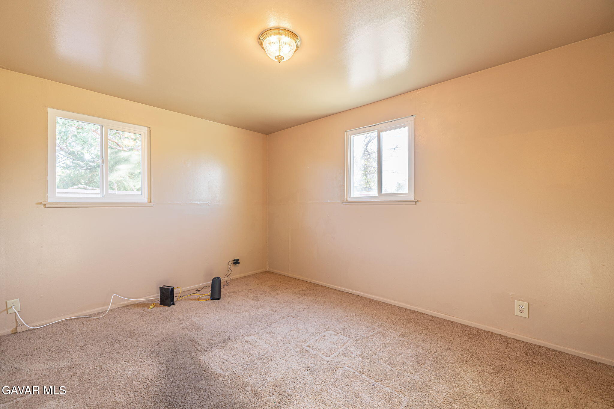 45309 Newtree Avenue Lancaster, CA 93534 - Photo 28 of 35 an empty room with windows
