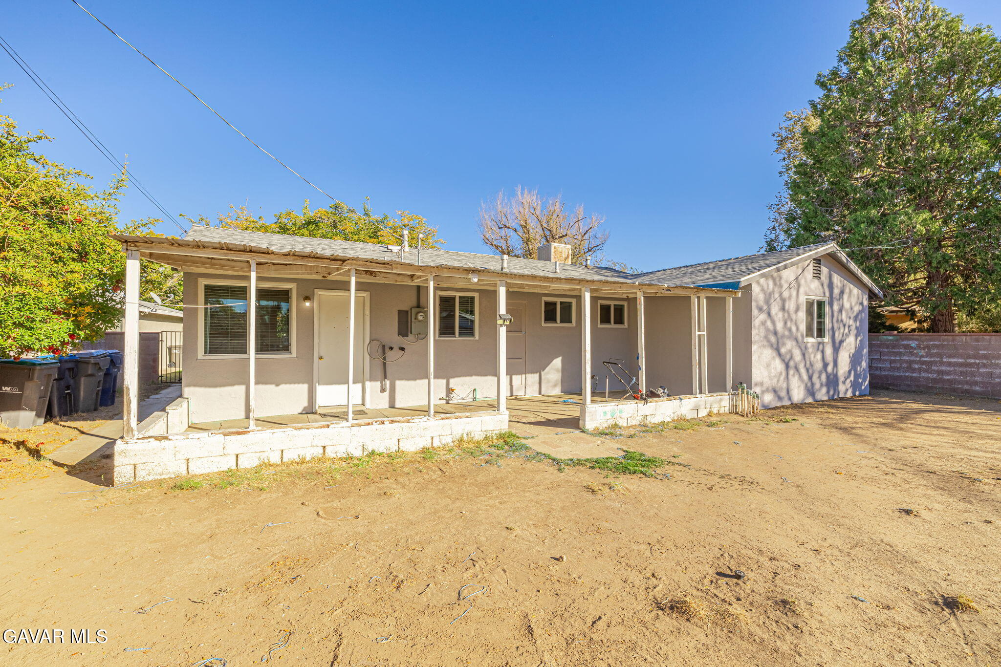 45309 Newtree Avenue Lancaster, CA 93534 - Photo 32 of 35 a large house with a outdoor space