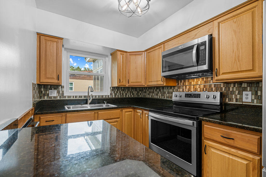 641 Cornwall Terrace Mary Esther, FL 32569 - Photo 18 of 40 Kitchen