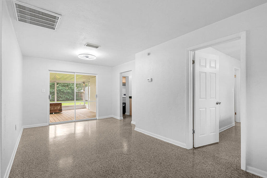 641 Cornwall Terrace Mary Esther, FL 32569 - Photo 8 of 40 Dining Room