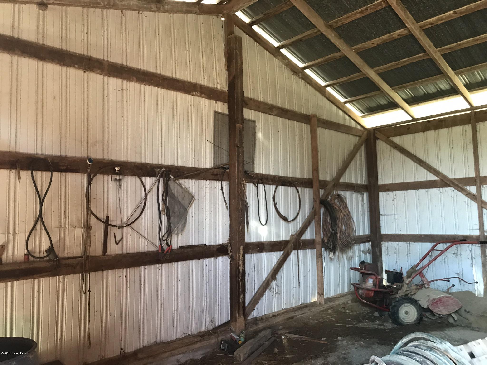 2052 Stringer Lane Mount Washington, KY 40047 - Photo 39 of 41 Barn