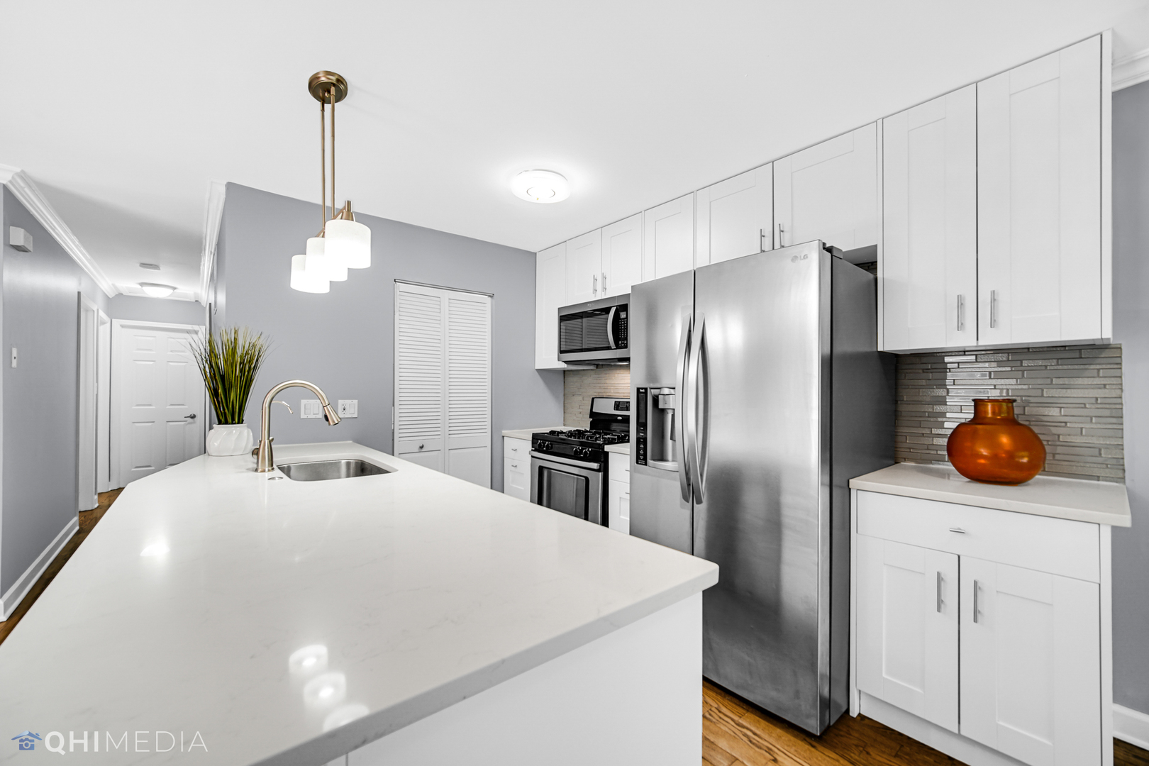 232 Inverrary Lane, Unit 232 Deerfield, IL 60015 - Photo 9 of 27 a kitchen with stainless steel appliances a refrigerator sink and microwave