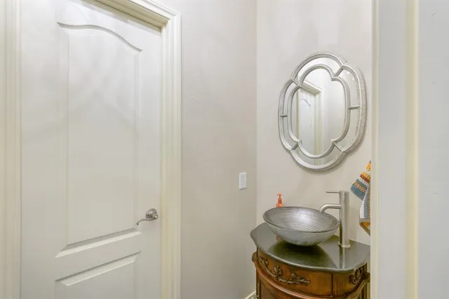 $500,000 | 5905 Riverbend Place, Fort Worth, TX 76112