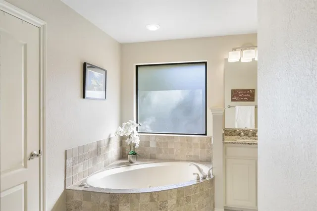 $500,000 | 5905 Riverbend Place, Fort Worth, TX 76112