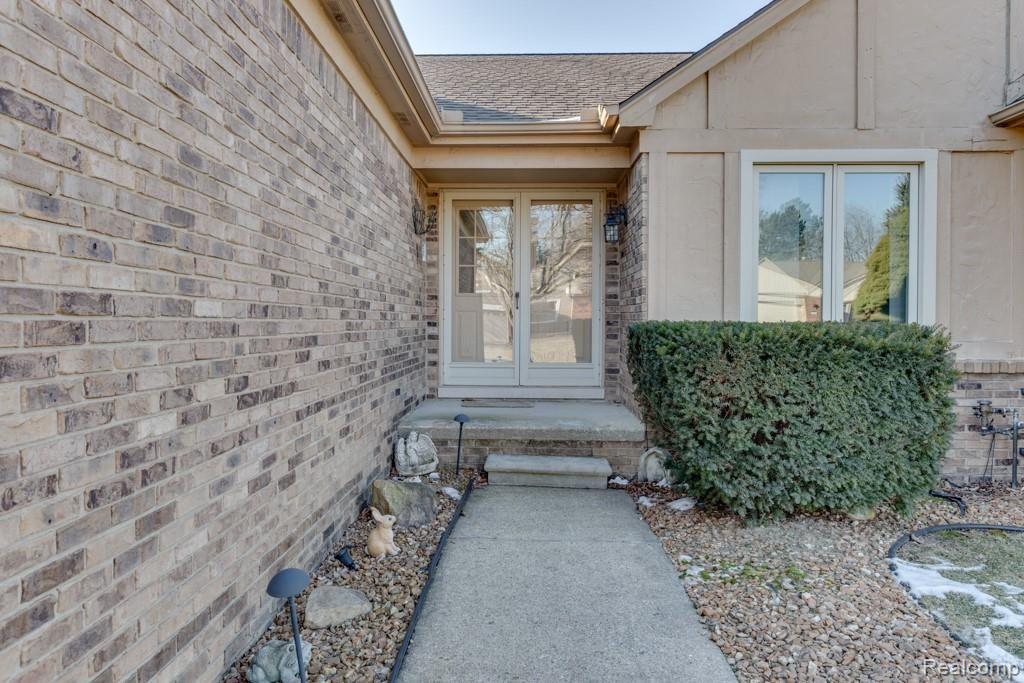385 Buttercup Drive Rochester Hills, MI 48307 - Photo 3 of 33