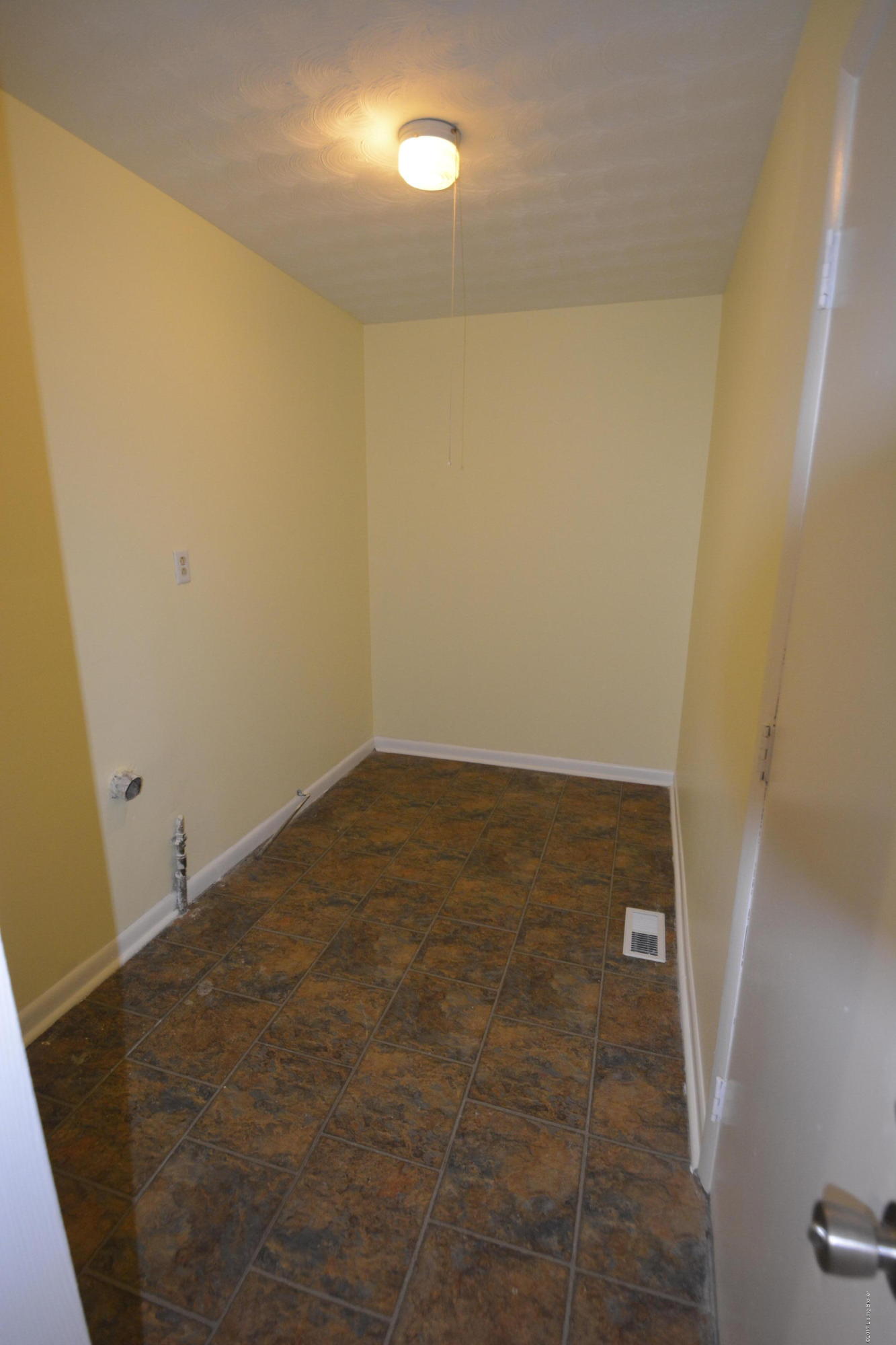 5312 Robinwood Road Louisville, KY 40218 - Photo 7 of 8 Laundry room