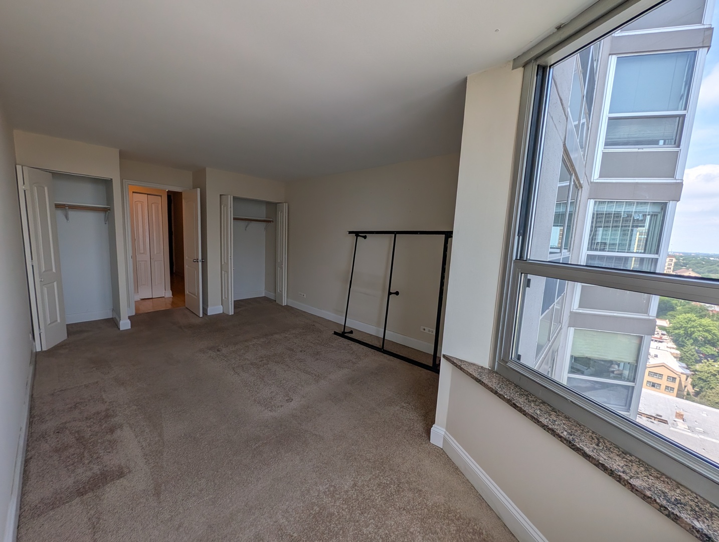 720 West Gordon Terrace, Unit 19F Chicago, IL 60613 - Photo 9 of 22