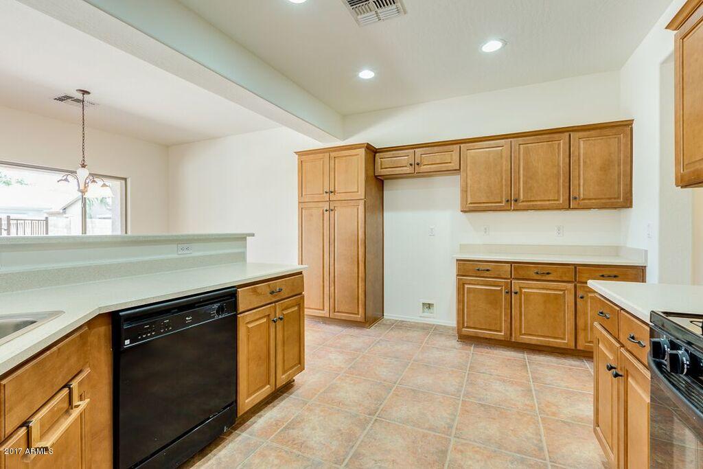 21152 East Nightingale Road Queen Creek, AZ 85142 - Photo 4 of 24 21152 kitchen2