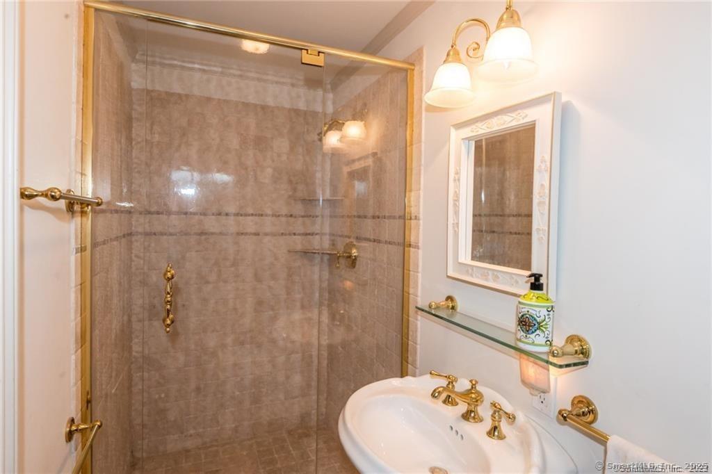 15 Sand Hill Road Simsbury, CT 06089 - Photo 5 of 40
