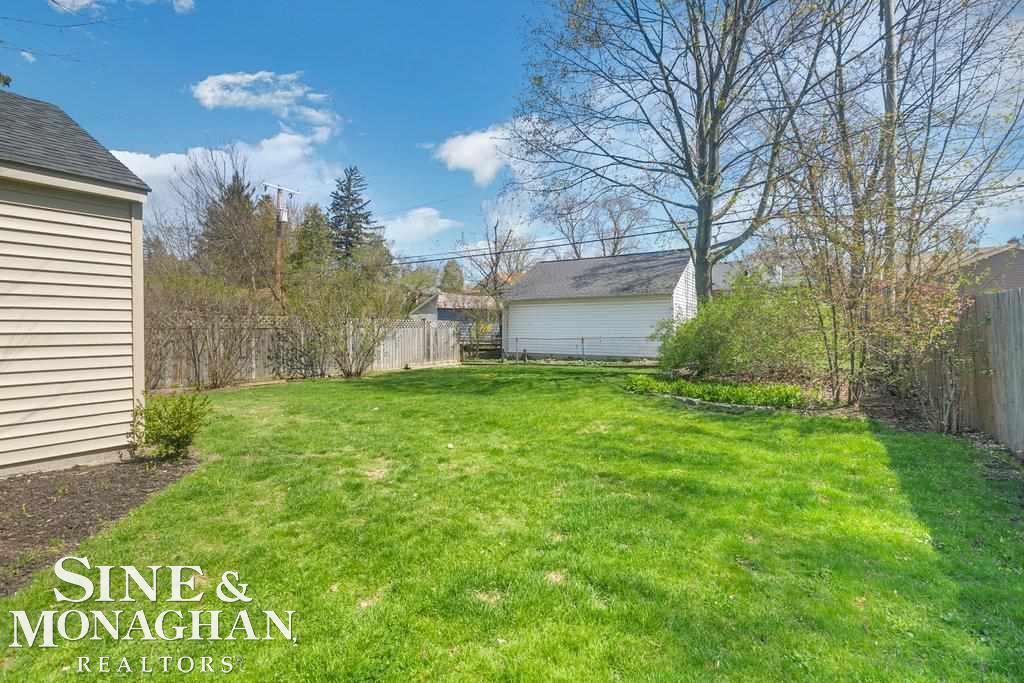 690 Rivard Boulevard Grosse Pointe, MI 48230 - Photo 36 of 43 50072838-35.JPG