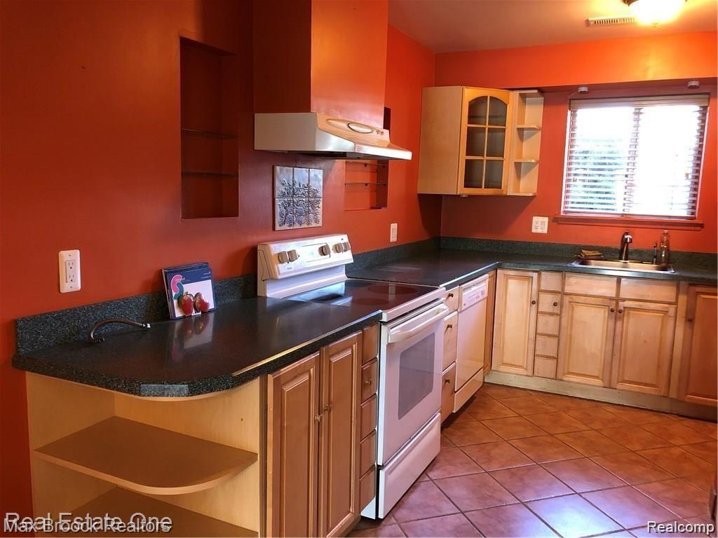 1958 Klingensmith Road, Unit 28A Bloomfield Hills, MI 48302 - Photo 5 of 16