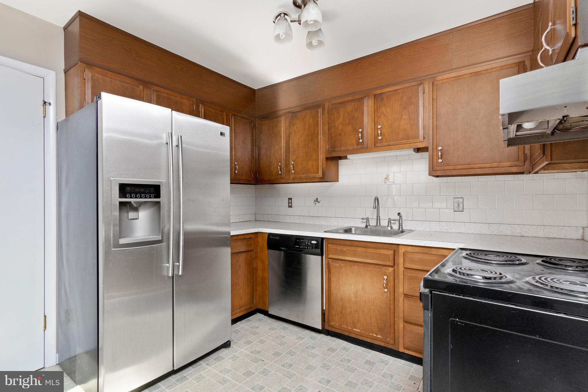 3737 Nile Road Davidsonville, MD 21035 - Photo 10 of 28 Kitchen with stainless steel appliances