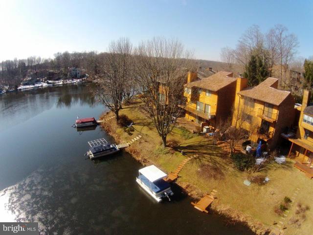 2129 Cabots Point Lane Reston, VA 20191 - Photo 2 of 29 View from the sky!