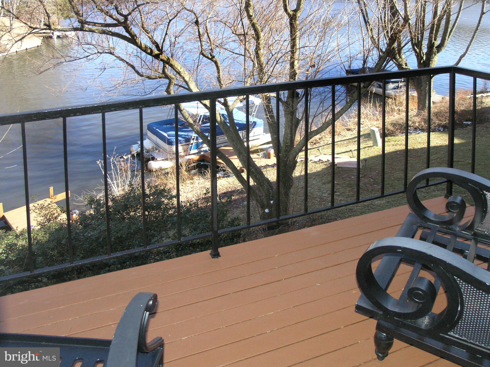 2129 Cabots Point Lane Reston, VA 20191 - Photo 11 of 29 Mid Level Deck