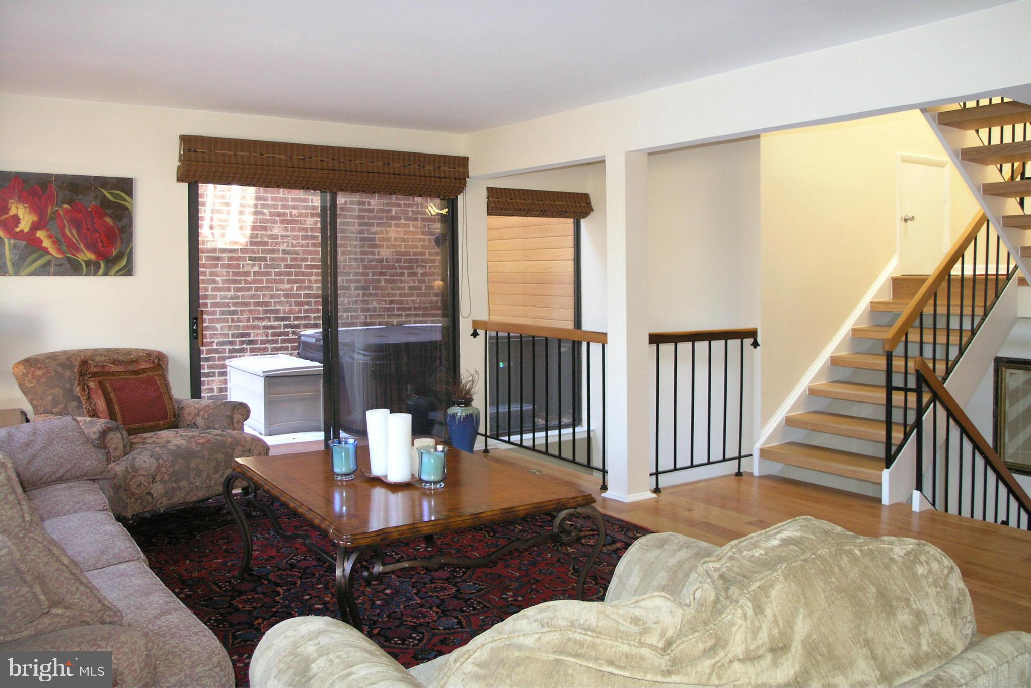 2129 Cabots Point Lane Reston, VA 20191 - Photo 12 of 29 Living Room
