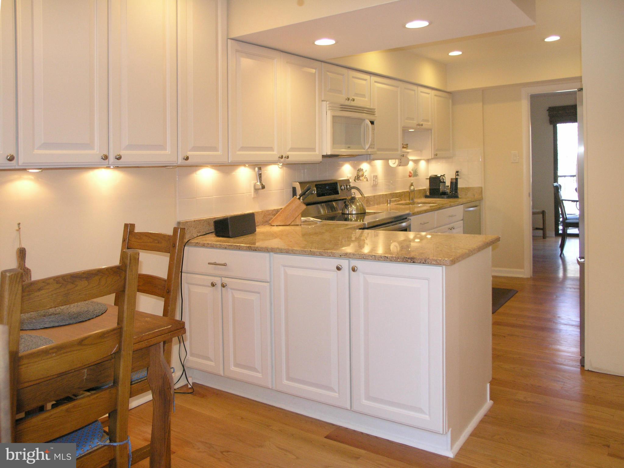 2129 Cabots Point Lane Reston, VA 20191 - Photo 5 of 29 Kitchen
