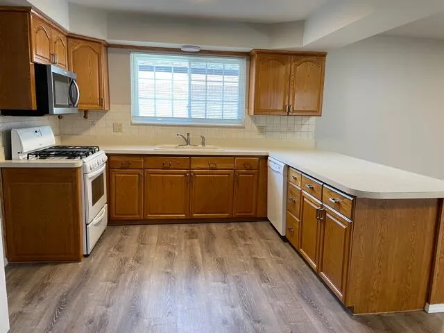 $285,000 | 35695 Bonneville Drive, Sterling Heights, MI 48312