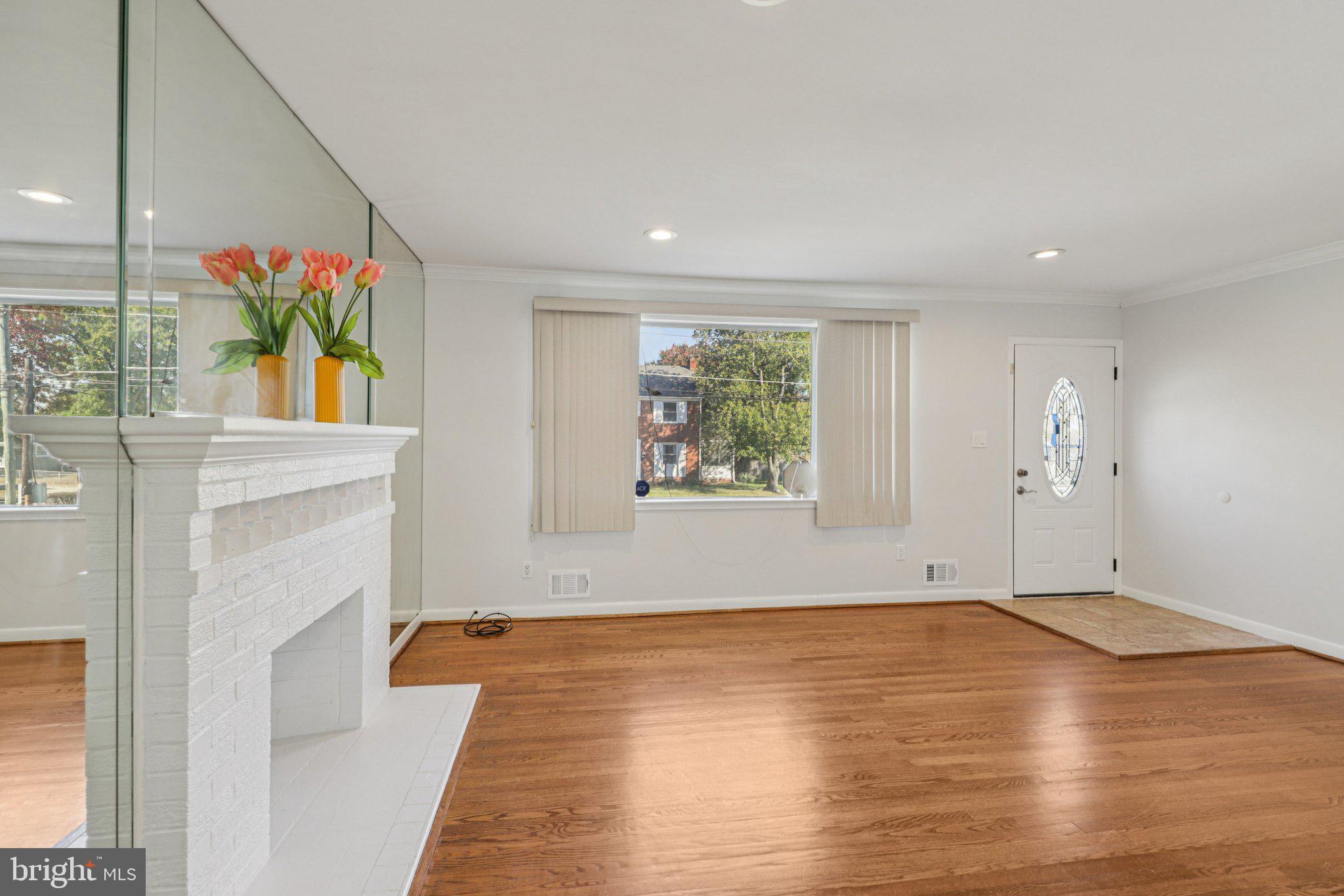 303 Brockton Road Oxon Hill, MD 20745 - Photo 2 of 48 living room