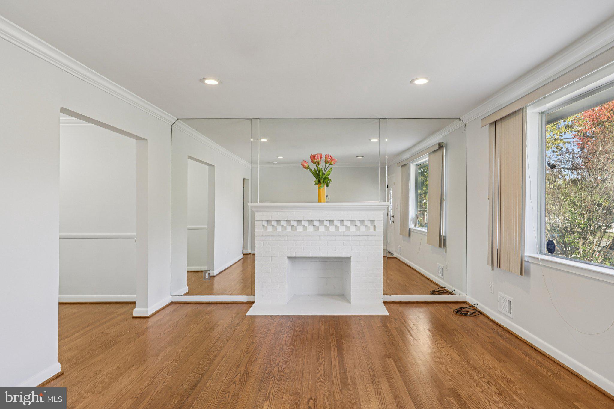 303 Brockton Road Oxon Hill, MD 20745 - Photo 3 of 48