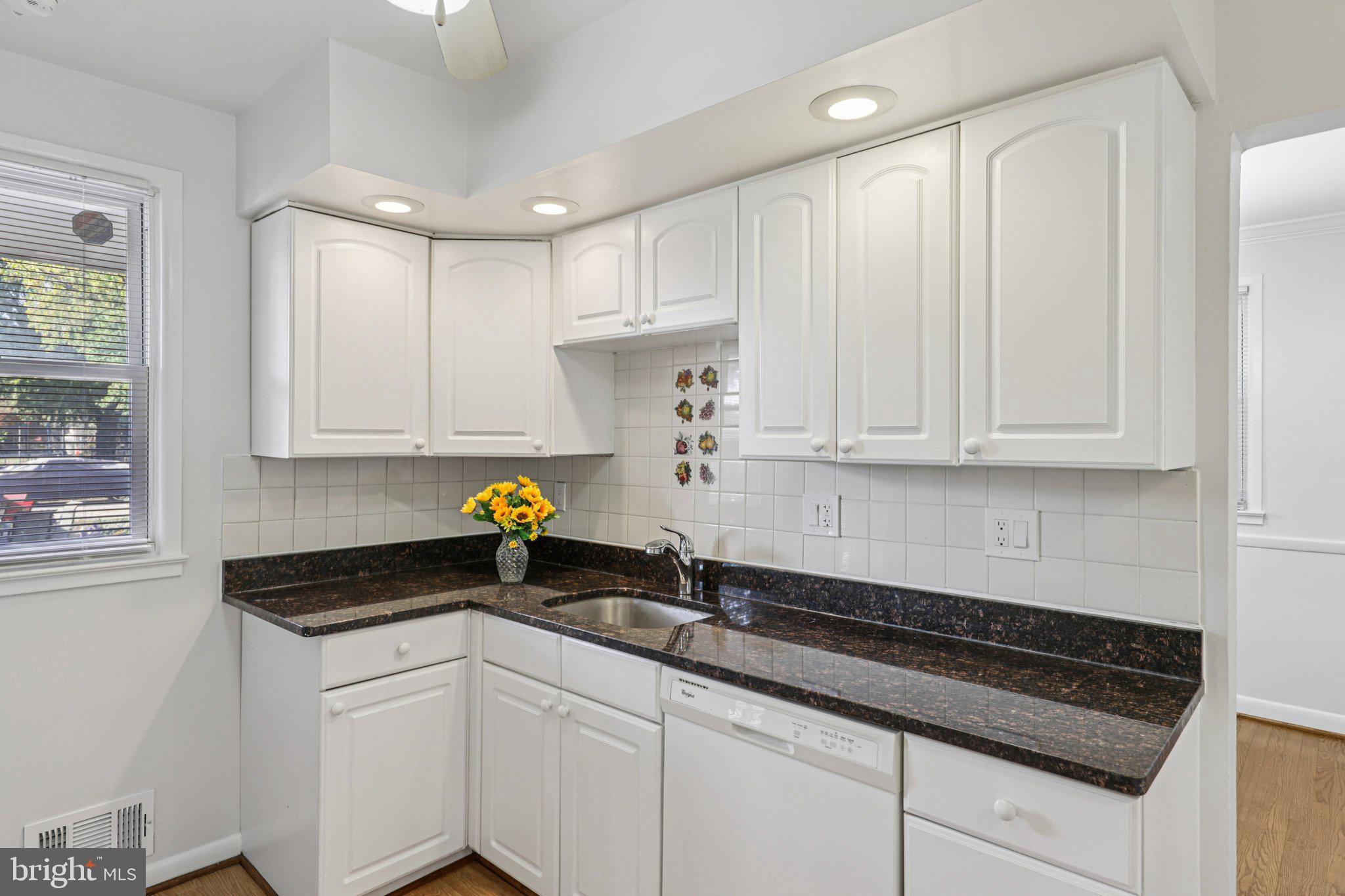 303 Brockton Road Oxon Hill, MD 20745 - Photo 6 of 48 kitchen