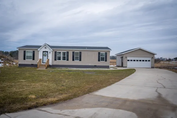 $255,000 | 104 Evans Way, Scottville, MI 49454