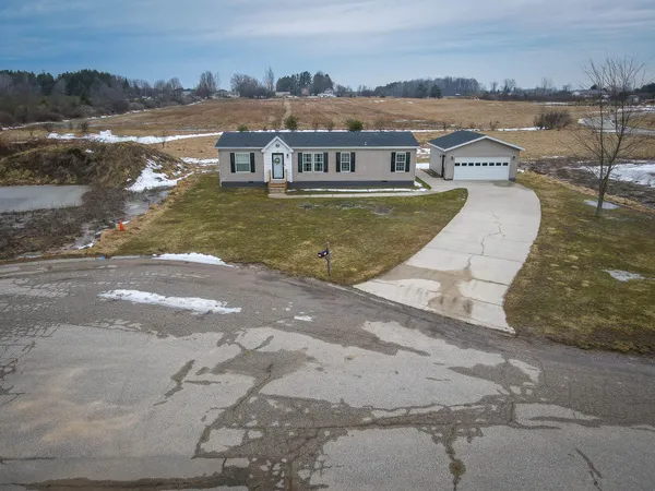 $255,000 | 104 Evans Way, Scottville, MI 49454
