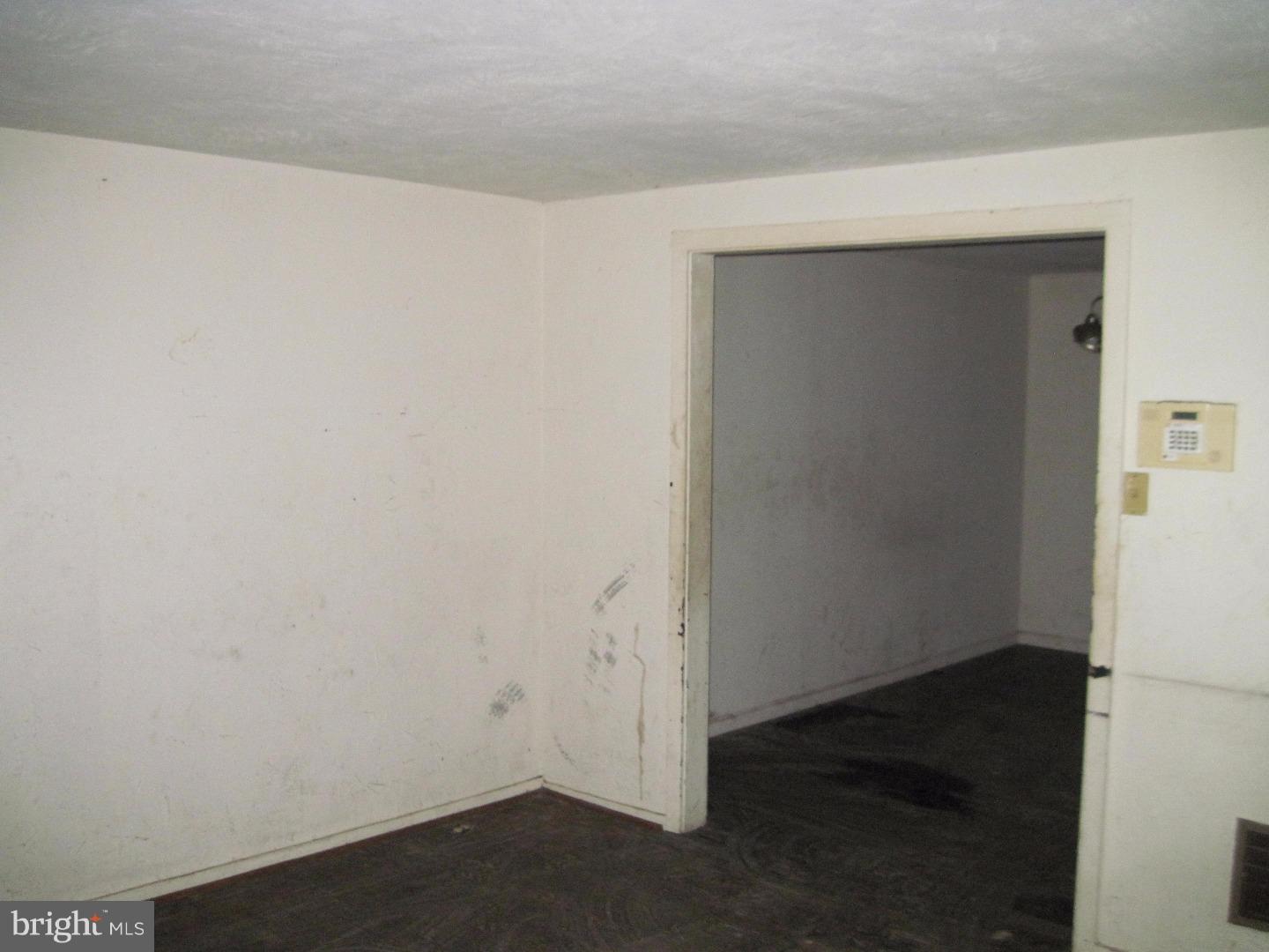 2862 Yorkship Road Camden, NJ 08104 - Photo 3 of 13 Living Room