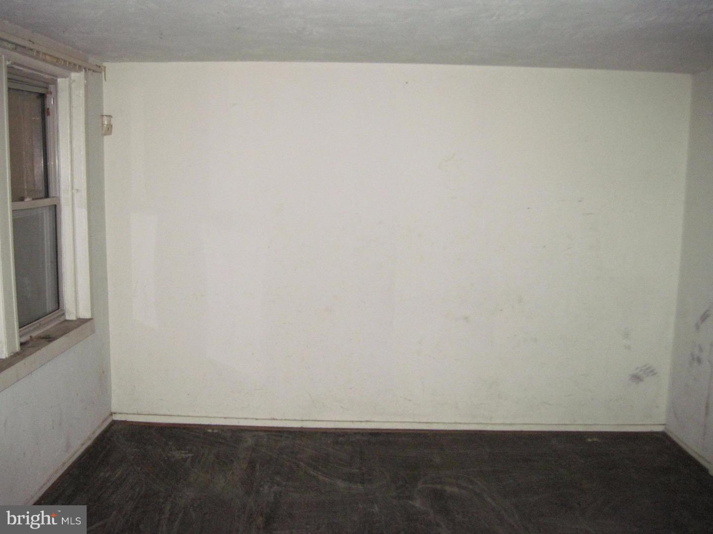 2862 Yorkship Road Camden, NJ 08104 - Photo 4 of 13 Living Room