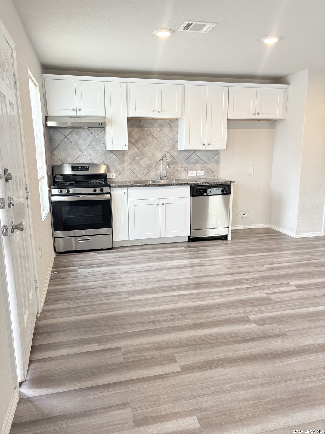7022 Sunspot Converse, TX 78109 - Photo 3 of 18 a kitchen with granite countertop a stove and cabinets
