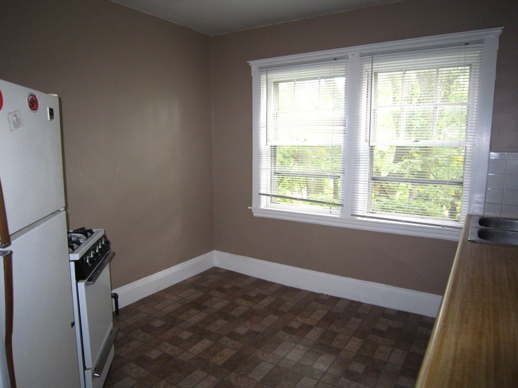 27 Barton Street Waltham, MA 02453 - Photo 12 of 19