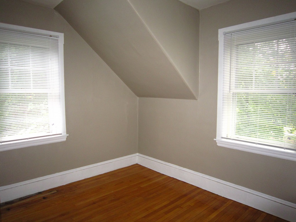 27 Barton Street Waltham, MA 02453 - Photo 13 of 19