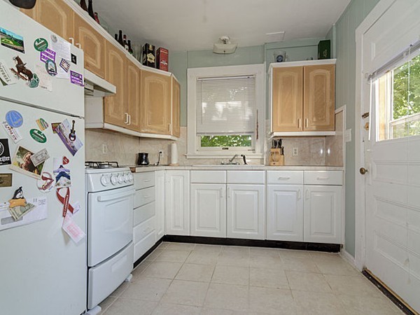 27 Barton Street Waltham, MA 02453 - Photo 5 of 19