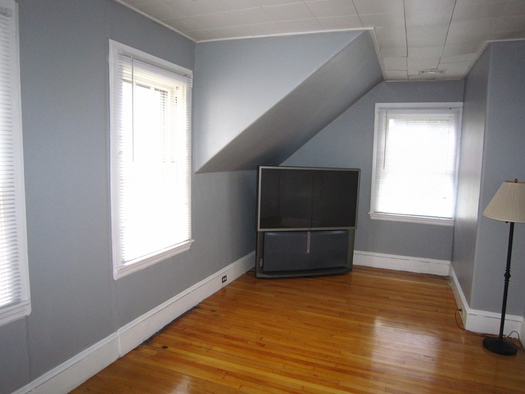 27 Barton Street Waltham, MA 02453 - Photo 10 of 19