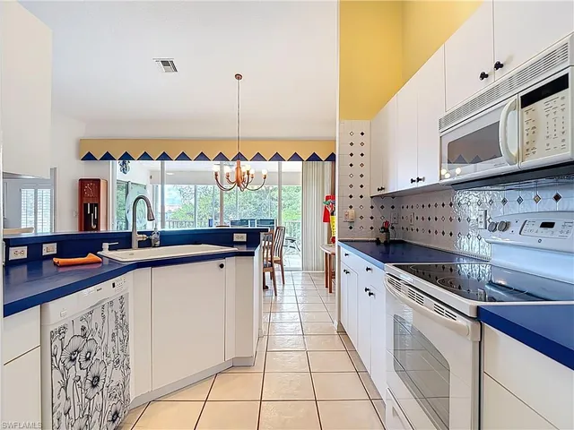 $449,000 | 5300 Andover Drive, Unit 202, Naples, FL 34110