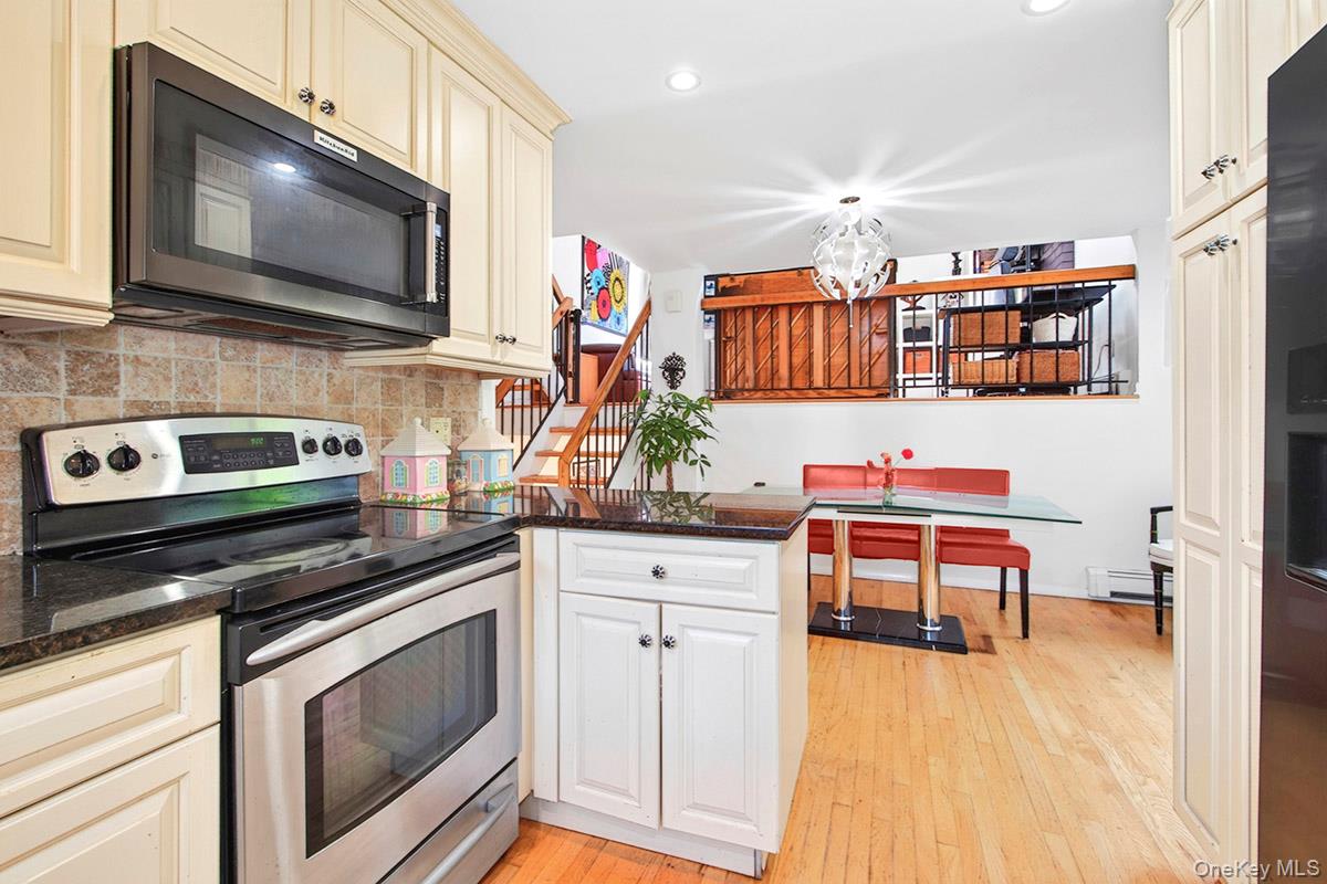 246 Tree Top Crescent Rye Brook, NY 10573 - Photo 7 of 24 Gallery Image 7