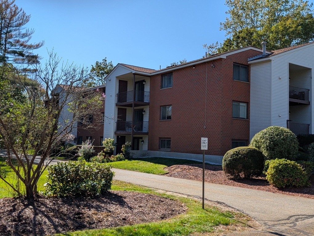 189 Littleton Road, Unit 66 Chelmsford, MA 01824 - Photo 3 of 24 Gallery Image 3
