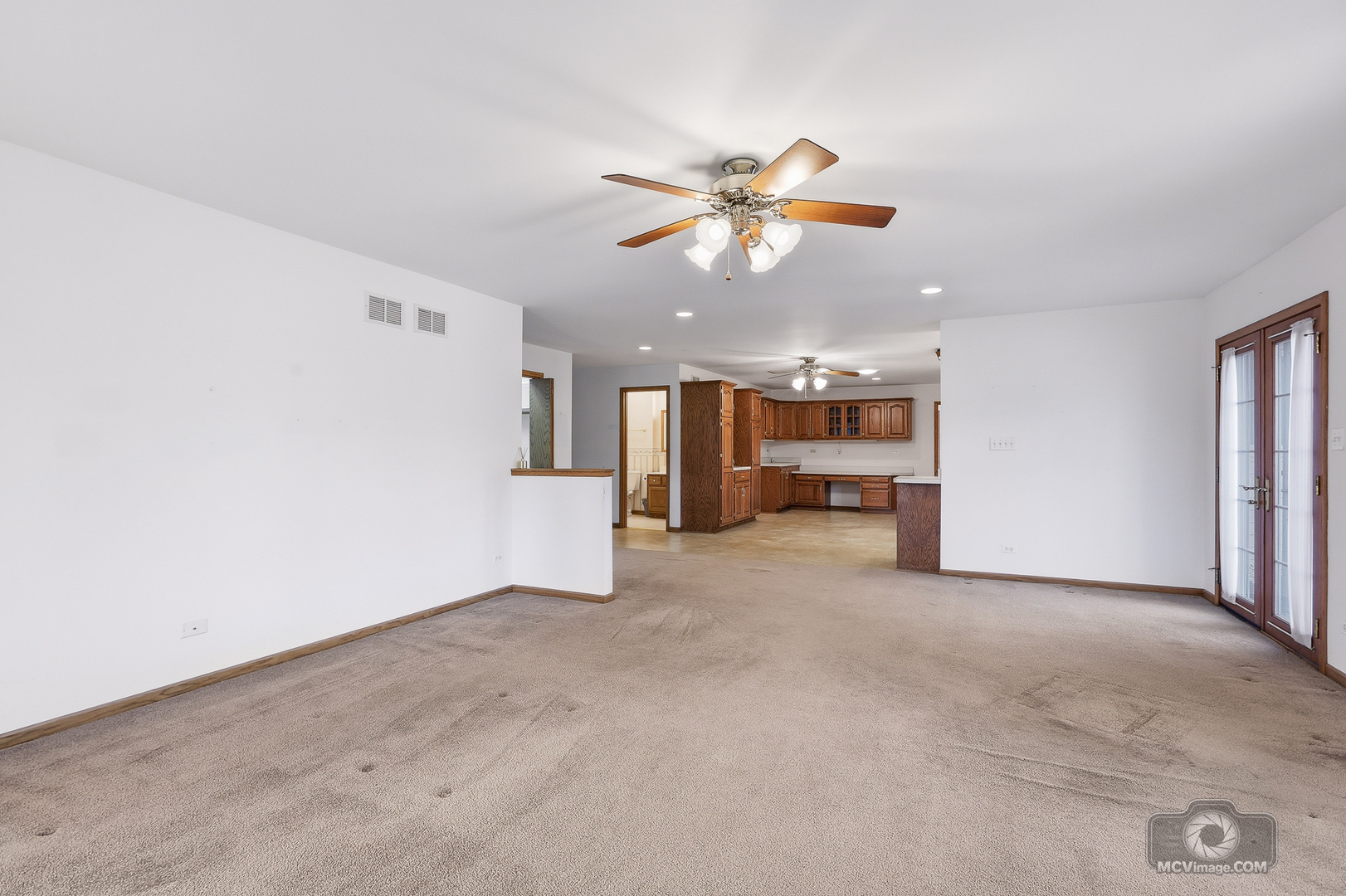 24711 South Sycamore Street Elwood, IL 60421 - Photo 13 of 38 a view of a livingroom with a kitchen