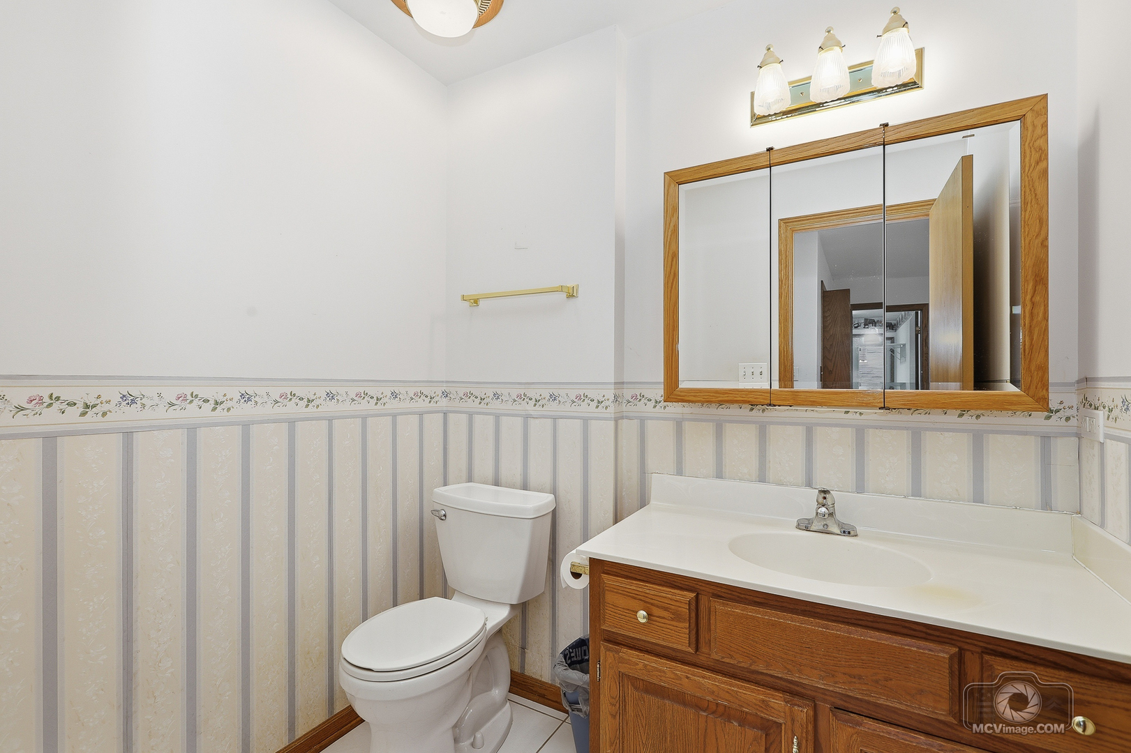 24711 South Sycamore Street Elwood, IL 60421 - Photo 14 of 38 a bathroom with a toilet a sink and a mirror