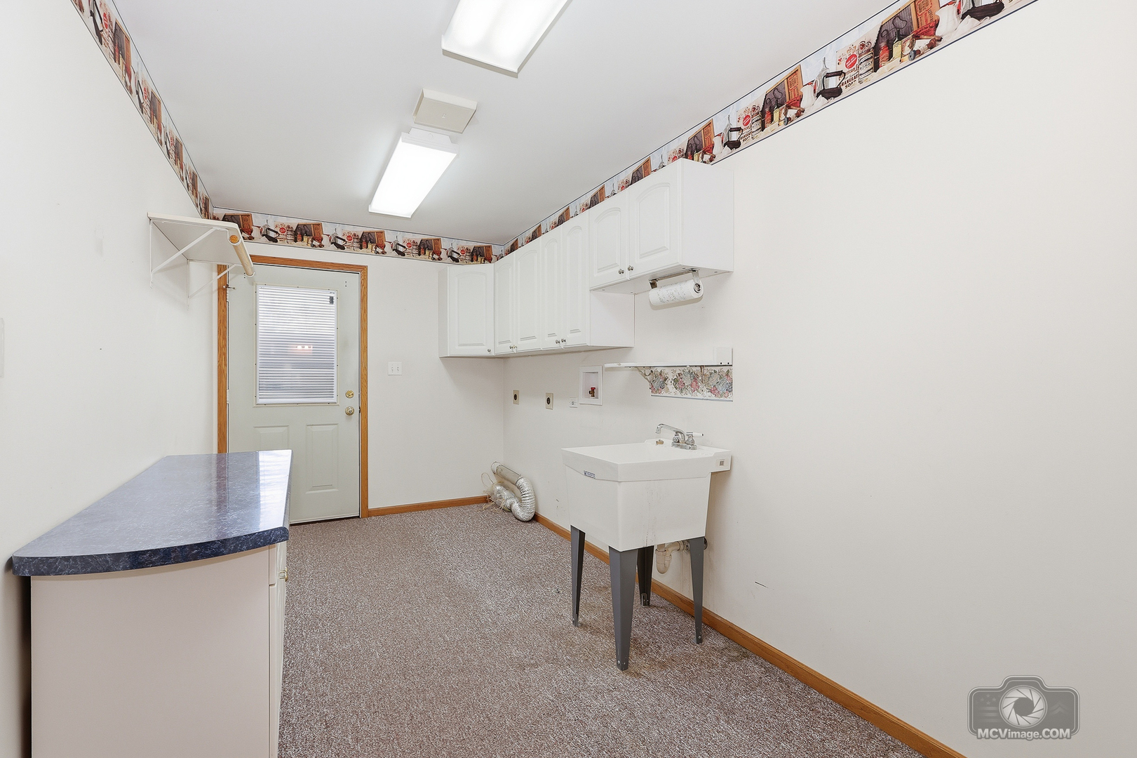 24711 South Sycamore Street Elwood, IL 60421 - Photo 15 of 38 a view of a hallway with seating area