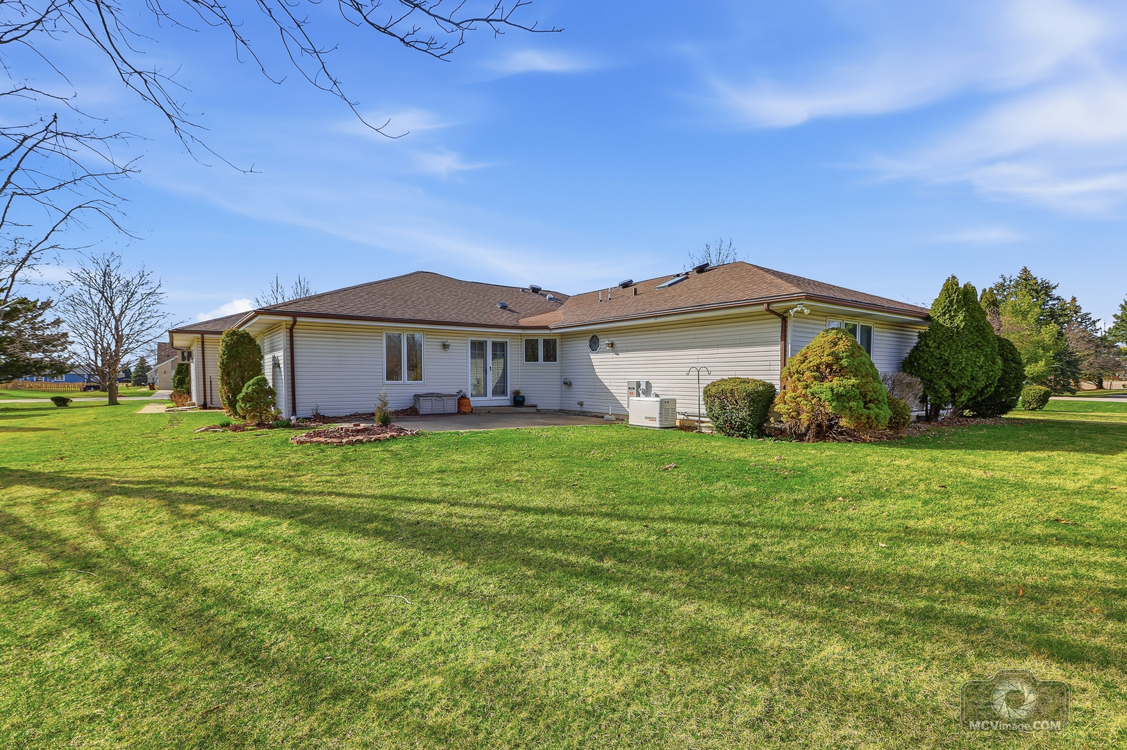 24711 South Sycamore Street Elwood, IL 60421 - Photo 29 of 38 a front view of a house with garden