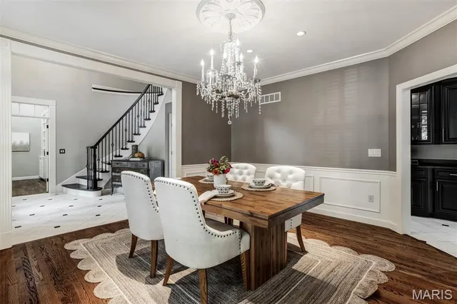 $1,250,000 | 1084 Greystone Manor Parkway, Chesterfield, MO 63005