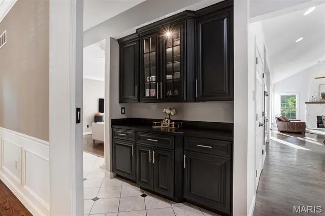 $1,250,000 | 1084 Greystone Manor Parkway, Chesterfield, MO 63005