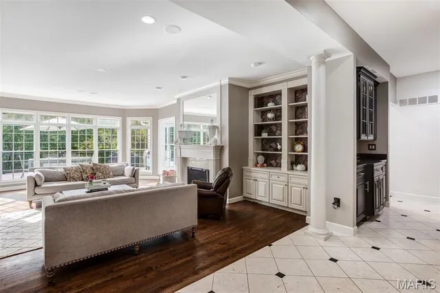 $1,250,000 | 1084 Greystone Manor Parkway, Chesterfield, MO 63005