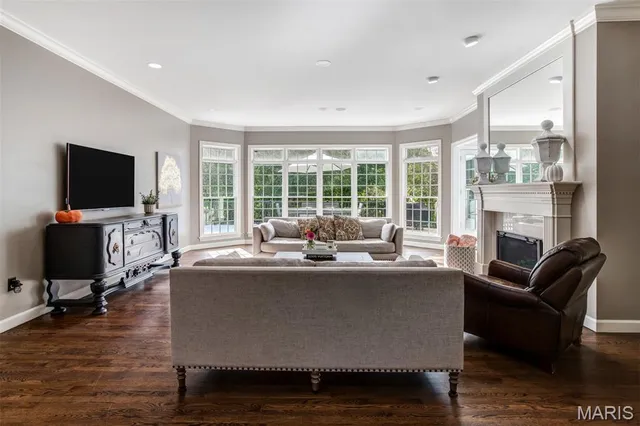 $1,250,000 | 1084 Greystone Manor Parkway, Chesterfield, MO 63005