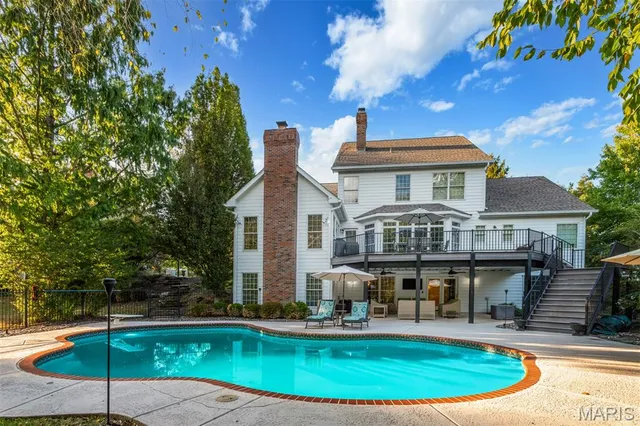 $1,250,000 | 1084 Greystone Manor Parkway, Chesterfield, MO 63005