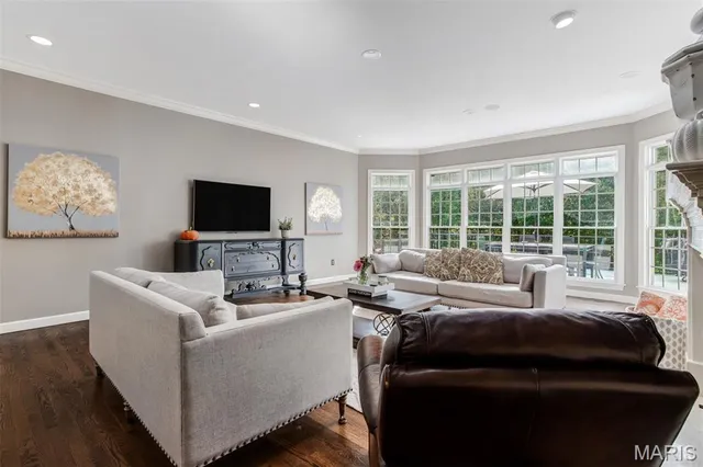 $1,250,000 | 1084 Greystone Manor Parkway, Chesterfield, MO 63005