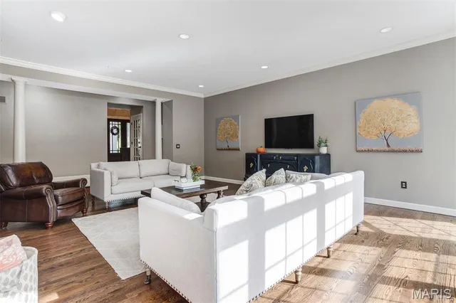 $1,250,000 | 1084 Greystone Manor Parkway, Chesterfield, MO 63005