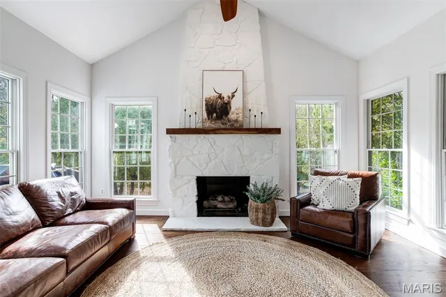 $1,250,000 | 1084 Greystone Manor Parkway, Chesterfield, MO 63005